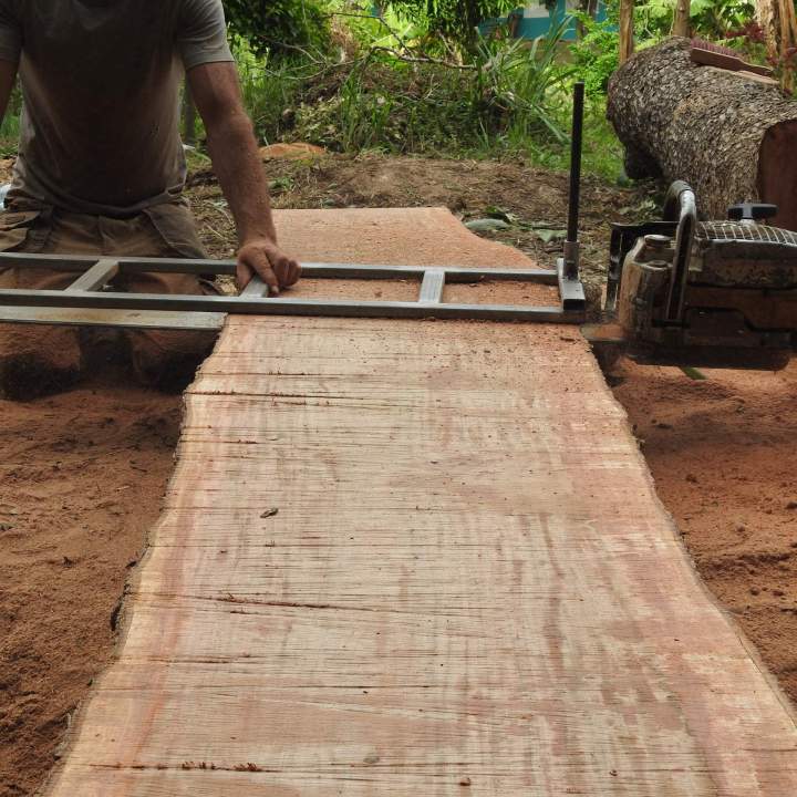 Planche de bois brut de sciage Guadeloupe