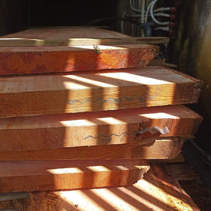 Planche de bois brut de sciage Guadeloupe