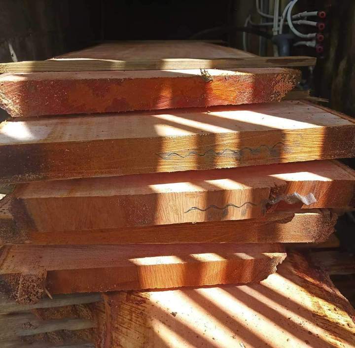 Un large choix d’essences de bois rouge de qualité